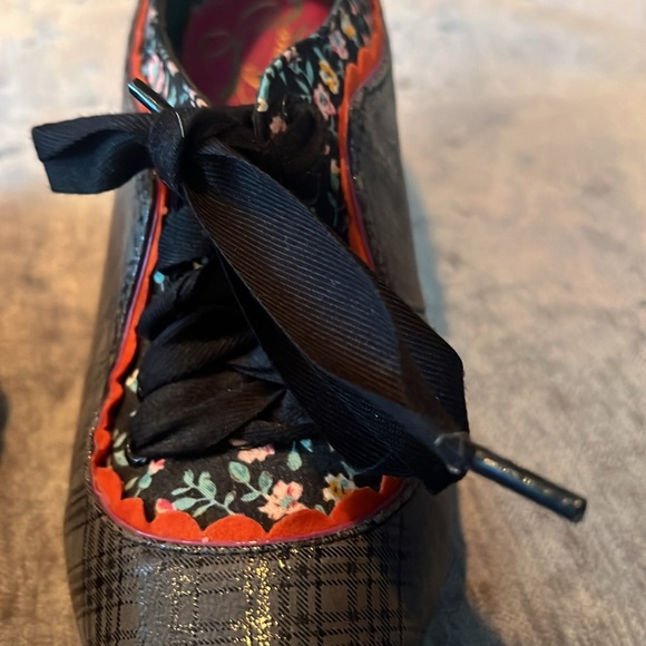 Adorable Made in London Poetic License 5 1/2 lace up shoes - Picture 7 of 8